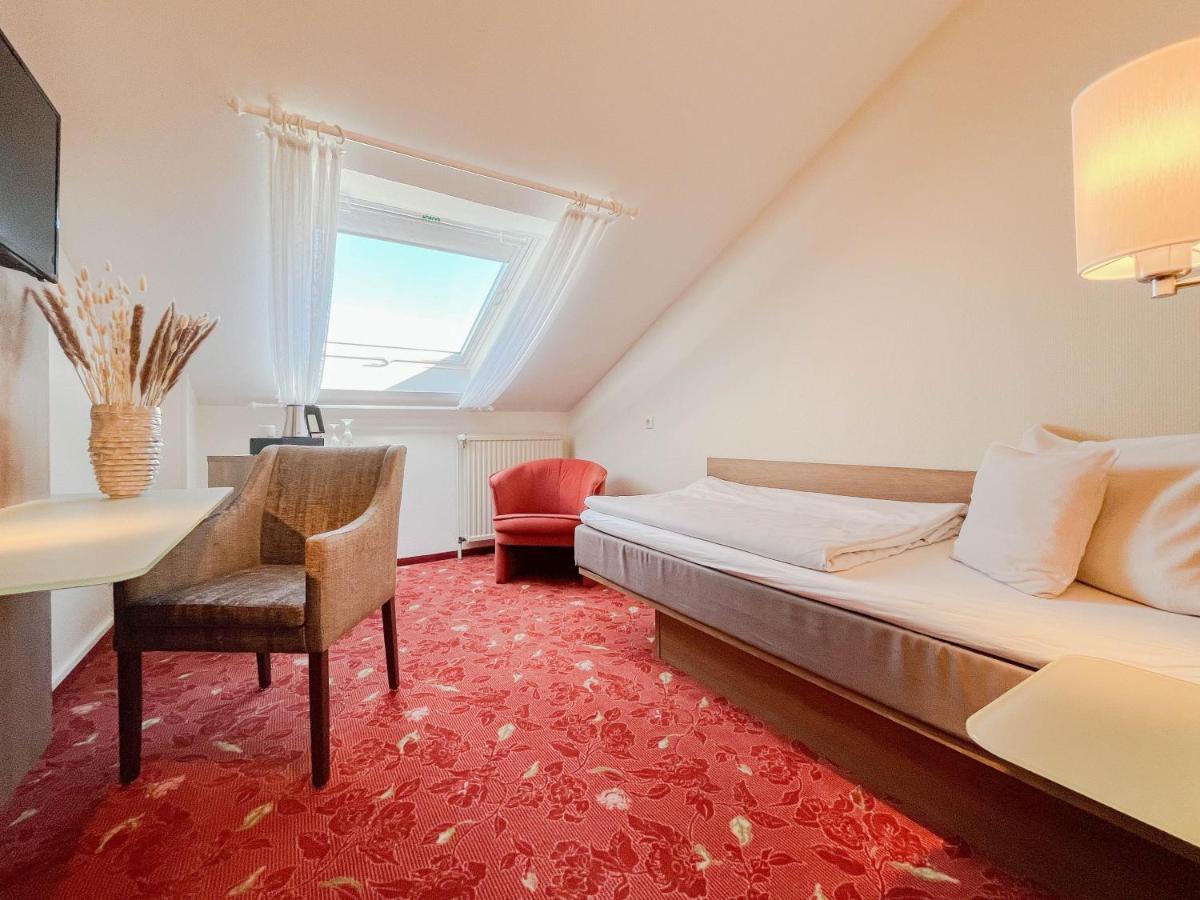 Hotel-Restaurant Vier Linden Stade Exteriör bild