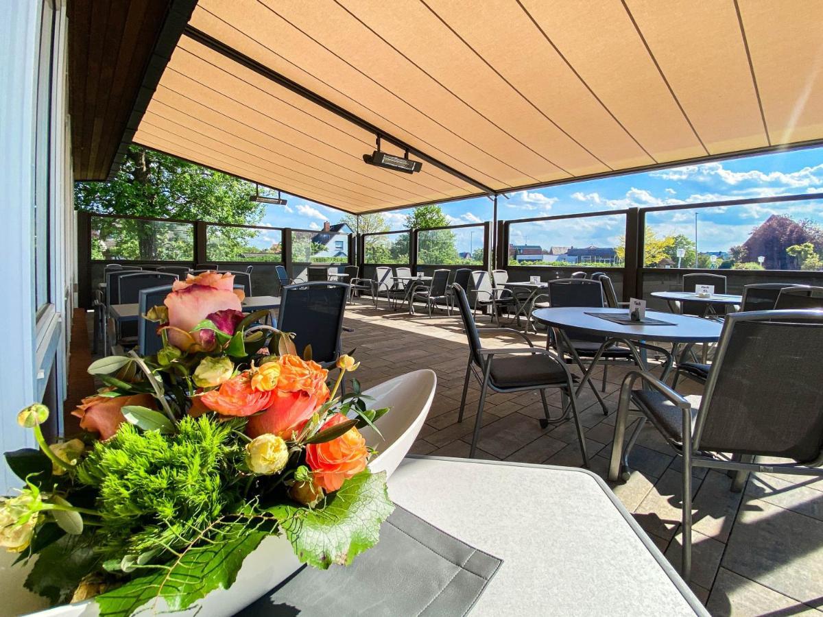 Hotel-Restaurant Vier Linden Stade Exteriör bild