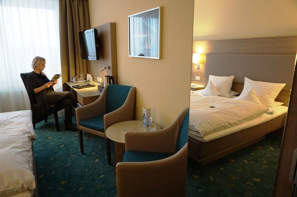 Hotel-Restaurant Vier Linden Stade Exteriör bild