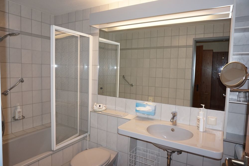 Hotel-Restaurant Vier Linden Stade Exteriör bild
