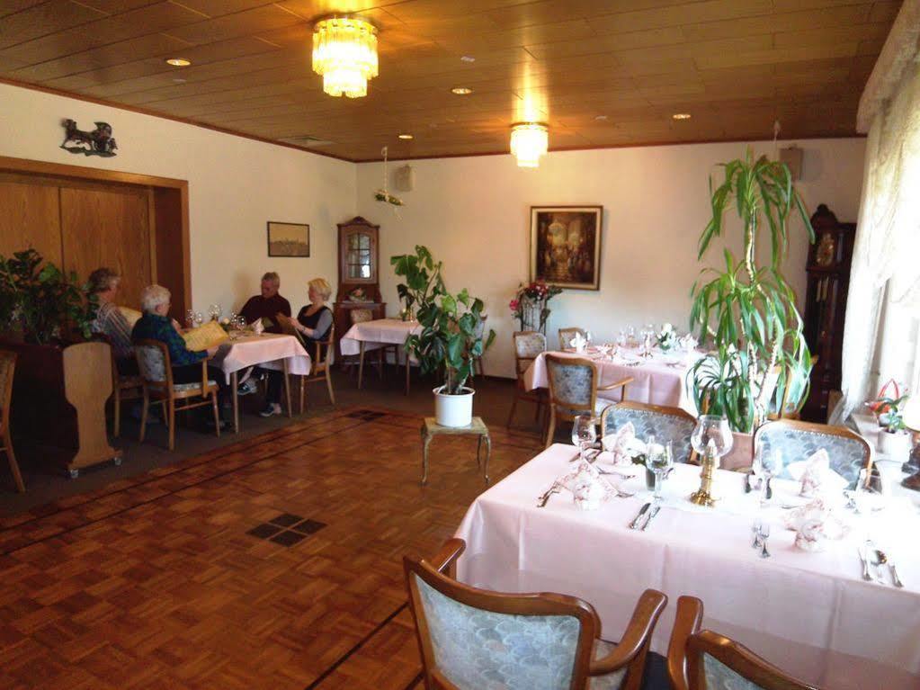 Hotel-Restaurant Vier Linden Stade Exteriör bild