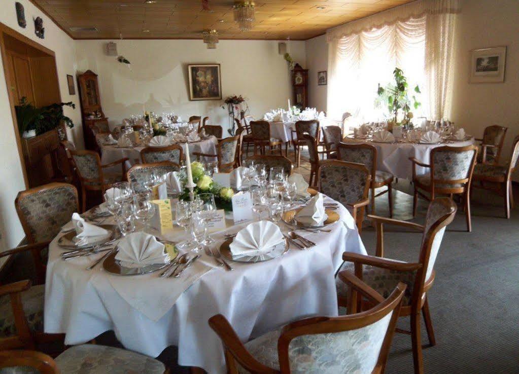 Hotel-Restaurant Vier Linden Stade Exteriör bild