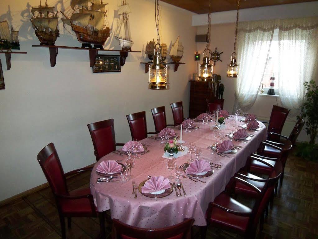 Hotel-Restaurant Vier Linden Stade Exteriör bild